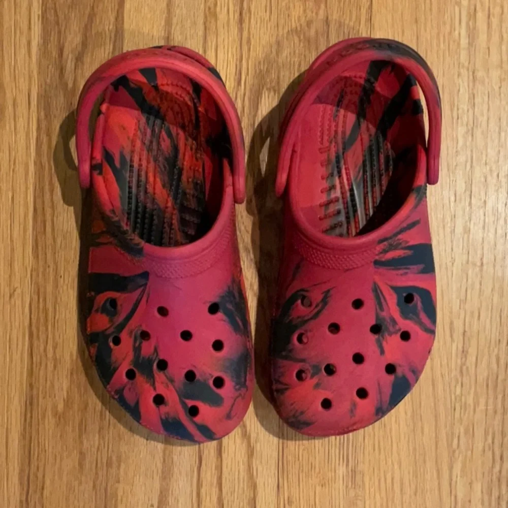 CROCS - Big Kids Red and Black J 6 Size - heel to toe 9.5”